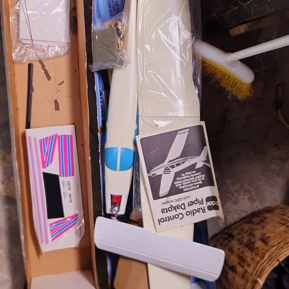 Cox Radio Control Piper Dakota Airplane Vintage, New In Box W Factory Engine. - Picture 8 of 8